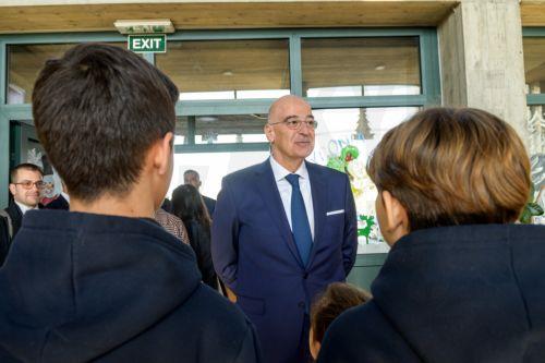 Αναθεωρητικές δυνάμεις προσεγγίζουν τα Δυτικά Βαλκάνια για δημιουργία ζωνών επιρροής, είπε ο Έλληνας ΥΠΕΞ