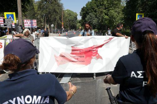 Με τροποποίηση κειμένων αποδέχθηκε η Βουλή 4 από 5 αναπομπές νόμων για εκποιήσεις