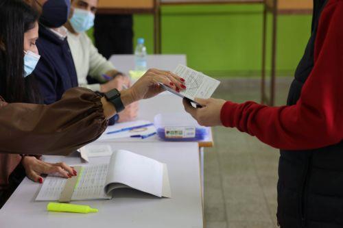 Μικροπροβλήματα σε εκλογικά κέντρα της Λεμεσού χωρίς να επηρεαστεί η ψηφοφορία