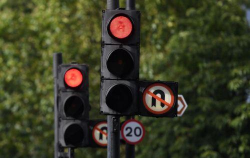 Θα τοποθετηθούν σε Λευκωσία και Λεμεσό 125 συστήματα με έξυπνα φώτα για αποσυμφόρηση του κυκλοφοριακού, λέει ο Καρούσος
