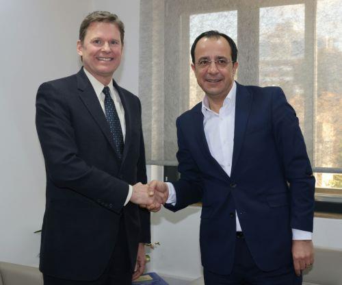 Stewart perşembe günü gerçekleştirilecek toplantı öncesinde Nikos Christodoulides ve Ersin Tatar ile temasa geçti