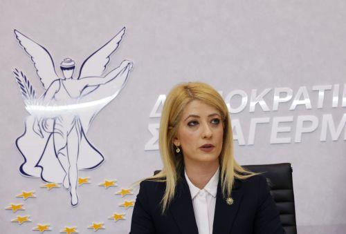 DİSİ lideri Yunanistan Başbakanı ile görüştü; görüşmeler kesildiği yerden devam etmeli mesajını verdi