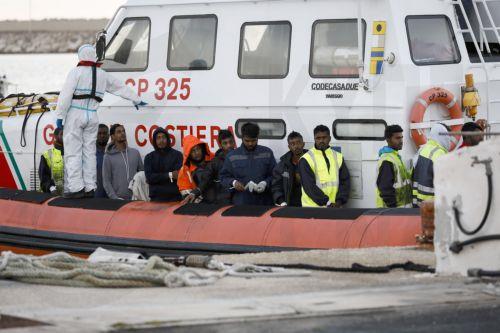 Μετανάστες υποστηρίζουν ότι δέχτηκαν πυρά από τη λιβυκή ακτοφυλακή νότια της Μάλτας