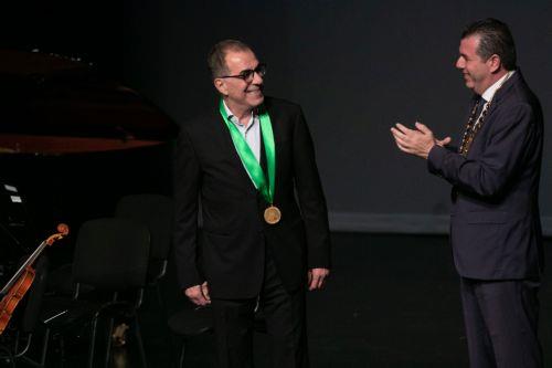 Επίτιμος Δημότης Στροβόλου ο Πάρις Παπαέλληνας