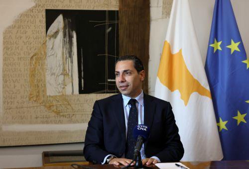 Dışişleri Bakanı Kombos BAE Dışişleri Bakanı ile görüştü