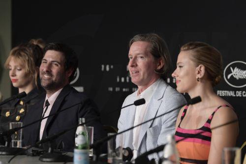 Ο Γουές Άντερσον συνεργάζεται με Gagosian για έκθεση αφιερωμένη στον Τζόζεφ Κορνέλ