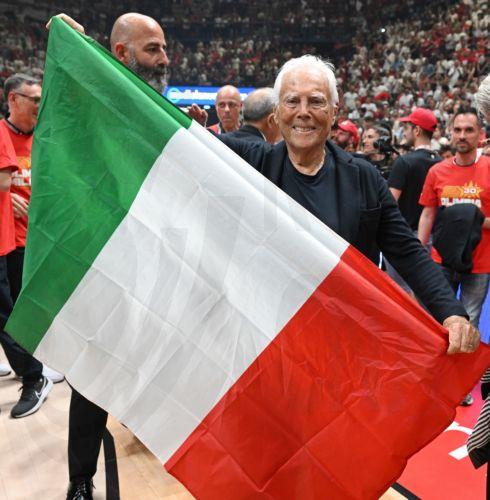 Σε λαϊκό προσκύνημα το Σαββατοκύριακο στο Μιλάνο η σορός του Αρμάνι