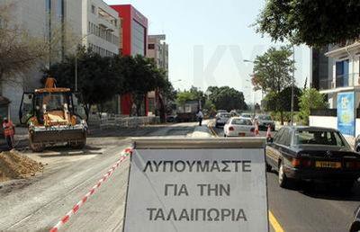 Εργασίες συντήρησης στηθαίων ασφαλείας γέφυρας μεταξύ Μενόγειας και Κοφίνου