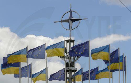 Ανώτατοι στρατιωτικοί ΕΕ και ΝΑΤΟ σε κοινή επίσκεψη στην Ουκρανία σε ένδειξη ενότητας