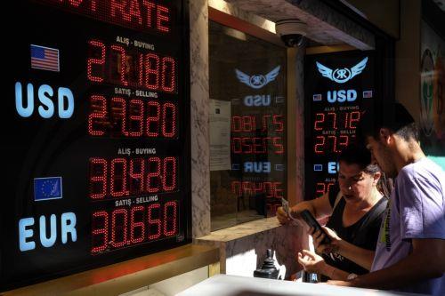 Άλμα στο 10ετές κόστος δανεισμού της Τουρκίας, νέο χαμηλό λίρας έναντι δολαρίου και ευρώ