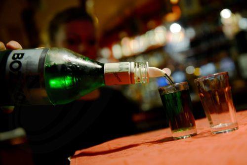 Στους 103 οι θάνατοι σε Κωνσταντινούπολη και Άγκυρα από νοθευμένο αλκοόλ