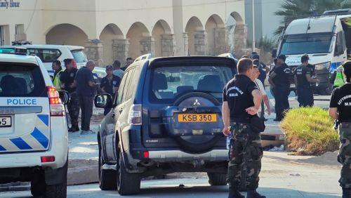 Συλλήψεις 21 προσώπων μετά από νέα επεισόδια στη Χλώρακα το βράδυ της Δευτέρας