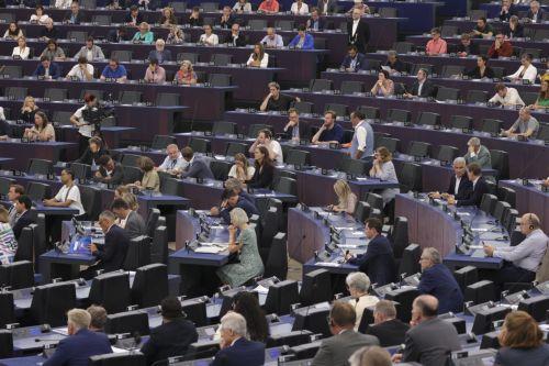 Ζητά από Συμβούλιο πρόοδο για μετανάστευση το ΕΚ, παγώνει διάλογο για Eurodac