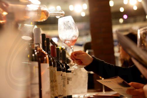 Η Γαλλία επιδιώκει εξαίρεση των κρασιών από τους αμερικανικούς δασμούς