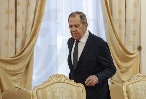 Η Δύση προσπαθεί να εξουθενώσει τη Ρωσία στην Ουκρανία, δήλωσε ο Λαβρόφ