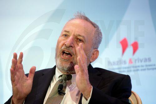 Ο πρώην ΥΠΟΙΚ Σάμερς αποσύρεται από τον δημόσιο βίο λόγω σχέσης με Έπστιν