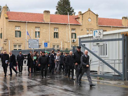 Θεσμική αυτοσυγκράτηση και σεβασμό στις διαδικασίες λέει ο ΠΔΣ για μη μονιμοποίηση δικαστή