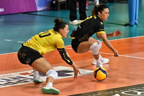 Tiles Gallery Απόλλων και Robomarkets ΑΕΛ στον τελικό του πρωταθλήματος Πετοσφαίρισης Κ16 κορασίδων