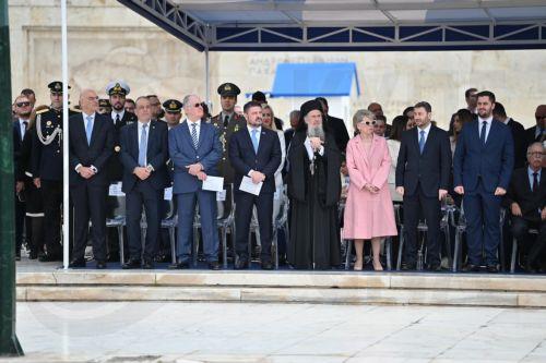 وزير الدفاع يشيد بأبطال الثورة اليونانية في الذكرى الوطنية اليونانية