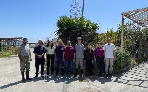 Σε επ’ αόριστον απεργία εργαζόμενοι σε ιχθυοτροφείο λόγω μη πληρωμή τους, λέει η ΠΕΟ