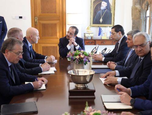 الرئيس خريستوذوليديس يناقش مع المدير التنفيذي لشركة إيني سيناريوهات استغلال حقول الغاز الطبيعي