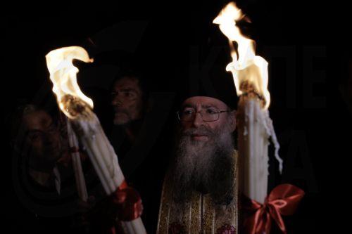 Το Άγιο Φως στην Κύπρο με ειδική πτήση από τα Ιεροσόλυμα