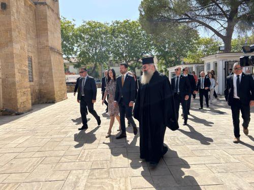 Ο Μακάριος να γίνει το μέτρο για εθνική και ανθρώπινη αξιοπρέπεια, λέει ο Αρχιεπίσκοπος