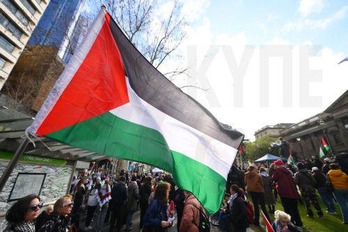 Πανό υπέρ της Παλαιστίνης στην οροφή του κοινοβουλίου της Αυστραλίας