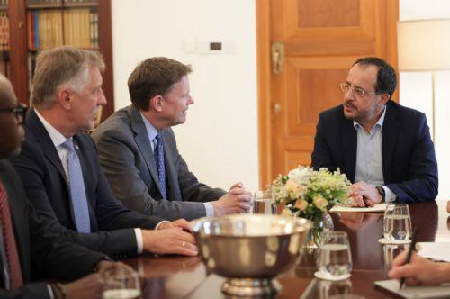 Χωριστές συναντήσεις Στιούαρτ με ηγέτες, συνεδριάζει το ΣΑ για ανανέωση ΟΥΝΦΙΚΥΠ