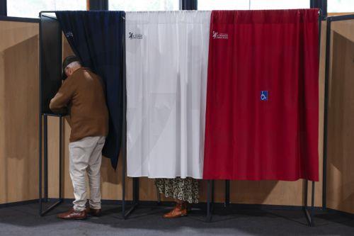 Γαλλία: 63% δηλώνει ότι ουδέποτε θα ψήφιζε ριζοσπαστική αριστερά, 45% ότι ουδέποτε θα ψήφιζε ακροδεξιά