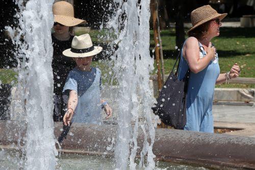 Heat wave continues in Cyprus on Saturday