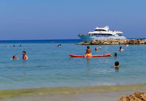 Revenue from tourism records annual increase of 39.9% in April