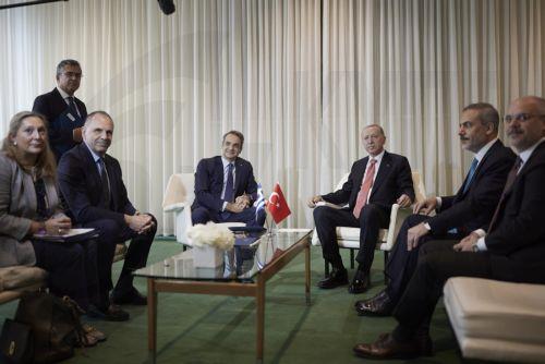 Δεν επιβεβαιώνει η Αθήνα συνάντηση Μητσοτάκη - Ερντογάν τον Απρίλιο