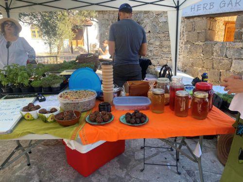 Παζαράκι με παραδοσιακά προϊόντα στα Πάνω Ακουρδάλεια
