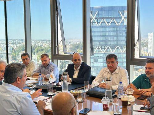 Σε επαφή με τις δύο πλευρές στην ξενοδοχειακή βιομηχανία το Υπ. Εργασίας