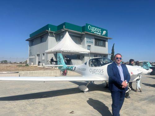 Προτεραιότητα η αεροπορική συνδεσιμότητα λέει ο Κουμής σε συνάντηση με Cyprus Airways