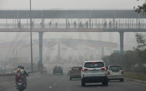 Περιορισμός ορατότητας και αύξηση μόλυνσης ατμόσφαιρας στο Νέο Δελχί