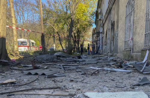 Δεκατρείς νεκροί και 30 τραυματίες από ρωσική πυραυλική επίθεση στη Ζαπορίζια