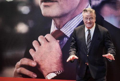 Ο Άλεκ Μπάλντουιν επιστρέφει στη δράση με το αστυνομικό θρίλερ «Kockroach»