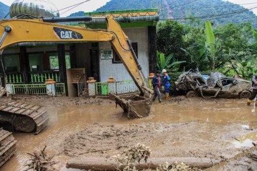 Επτά νεκροί και δεκάδες αγνοούμενοι Ινδονησία μετά από κατολίσθηση