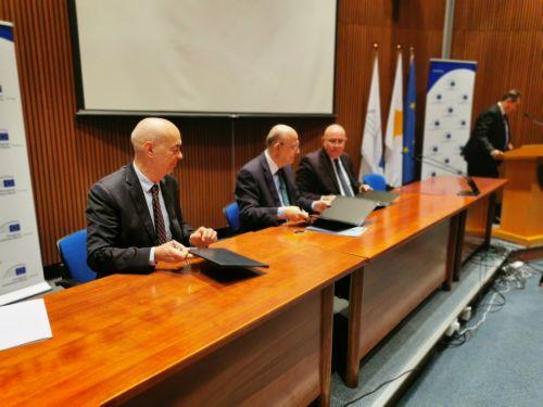 Avrupa Yatırım Bankası Başkan Yardımcısı yeni bir kredi anlaşması imzalamak üzere Kıbrısta