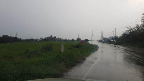 Έντονες βροχοπτώσεις και συσσώρευση νερού στον αυτοκιν. Λεμεσού-Πάφου και σε περιοχές Λεμεσού