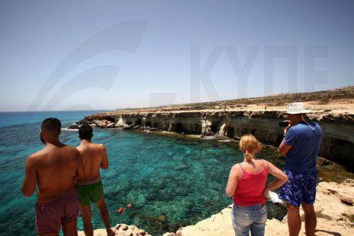 Τέσσερα άτομα στο νοσοκομείο μετά από πτώση στις θαλασσινές σπηλιές στο Κάβο Γκρέκο