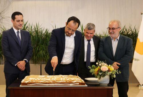 Πρωτοβουλία για διάλογο για προκλήσεις που αντιμετωπίζουν τα ΜΜΕ, ανακοινώνει ο ΠτΔ