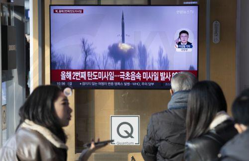 Η Βόρεια Κορέα εκτοξεύει πυραύλους μικρού βεληνεκούς προς ανατολική κατεύθυνση