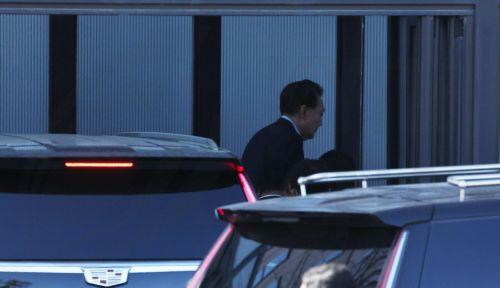 Οι αρχές Ν. Κορέας συλλαμβάνουν τον παυθέντα Πρόεδρο Γιουν