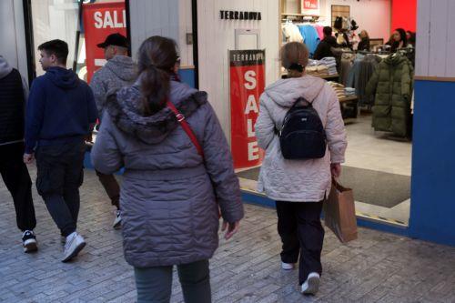 Ετήσια μείωση 9,6% στον αριθμό εγγεγραμμένων ανέργων τον Μάιο.