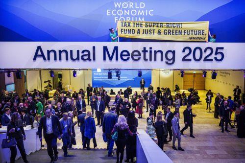 Ακτιβιστές της Greenpeace διαμαρτυρήθηκαν για το κλίμα στο Νταβός