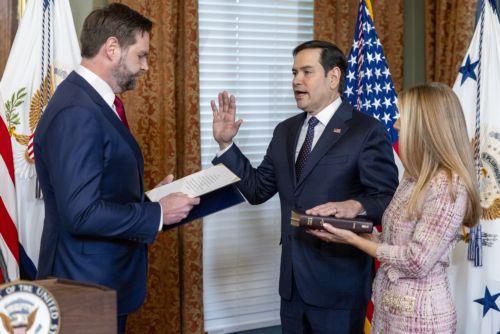 O Ρούμπιο λέει ότι ο Τραμπ δεν κάνει πλάκα για αγορά της Γροιλανδίας