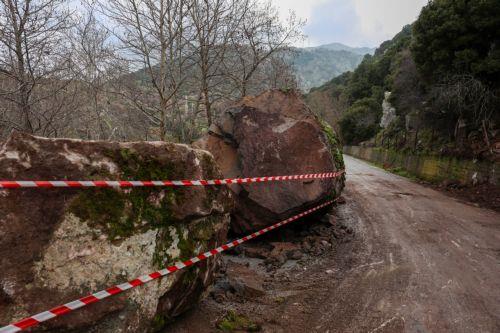 Κατολισθήσεις στο οδικό δίκτυο λόγω βροχών, πυκνή ομίχλη στο Τρόοδος